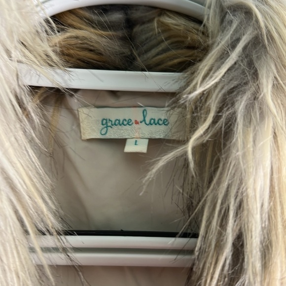 Grace and lace faux fur vest large. A380 - Picture 2 of 3